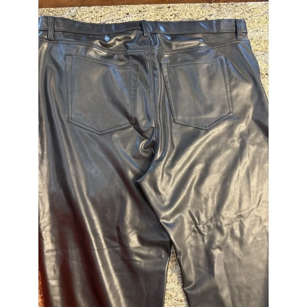 Abercrombie & Fitch Curve Vegan Leather 90s Straight High Rise Pant‎ Black 44W